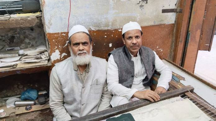 कला क़ीमती है हाथों से चमकाए जादू